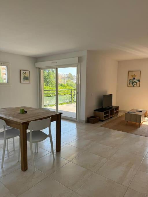 Suberbe Appartement Climatise Avec Terrasse Saint-Raphael  Luaran gambar